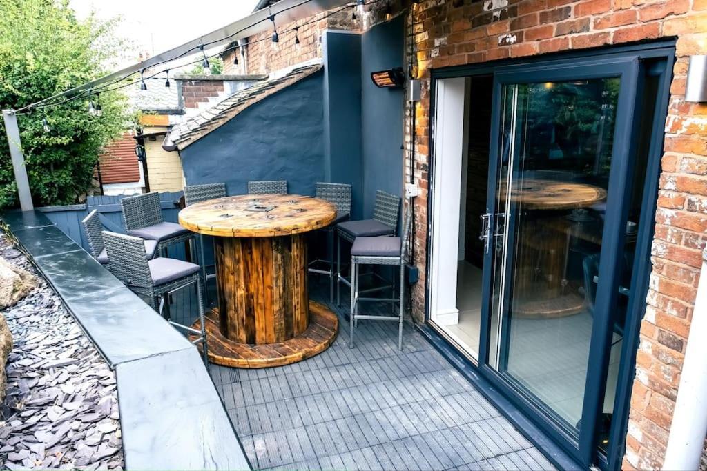4 Bedroom - Sleep 9 Home In Cheadle Staffordshire - Alton Towers Polar Express Dimmingsdale Peak District Trentham Gardens Water World 外观 照片