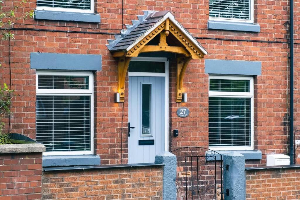 4 Bedroom - Sleep 9 Home In Cheadle Staffordshire - Alton Towers Polar Express Dimmingsdale Peak District Trentham Gardens Water World 外观 照片