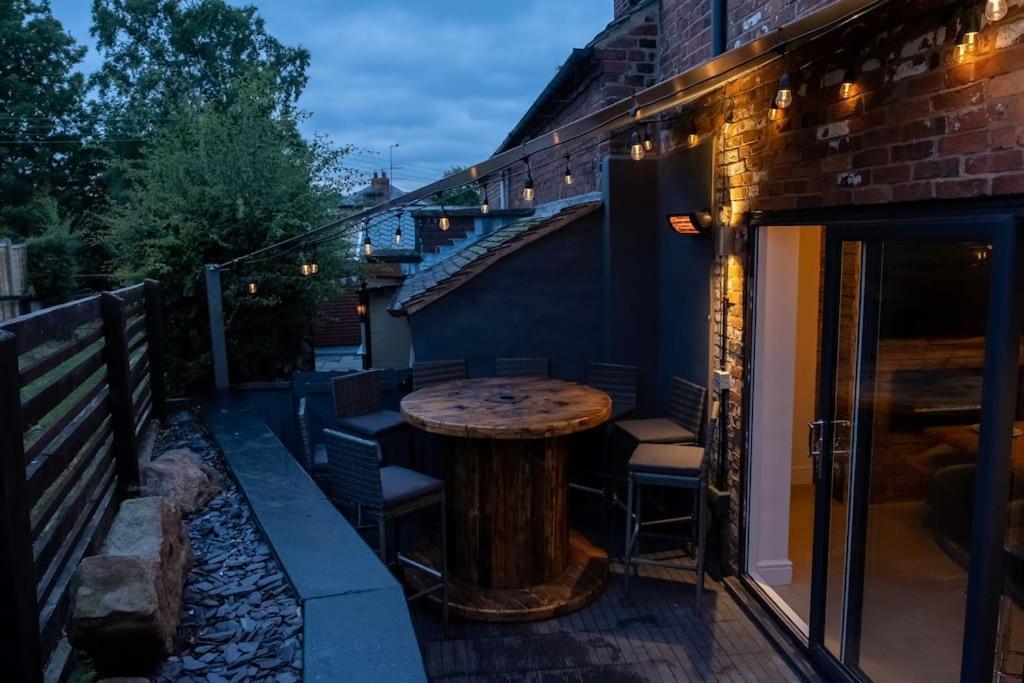 4 Bedroom - Sleep 9 Home In Cheadle Staffordshire - Alton Towers Polar Express Dimmingsdale Peak District Trentham Gardens Water World 外观 照片