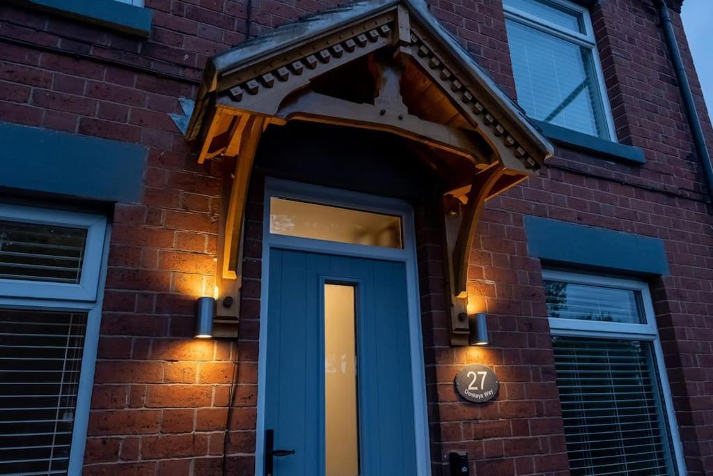 4 Bedroom - Sleep 9 Home In Cheadle Staffordshire - Alton Towers Polar Express Dimmingsdale Peak District Trentham Gardens Water World 外观 照片